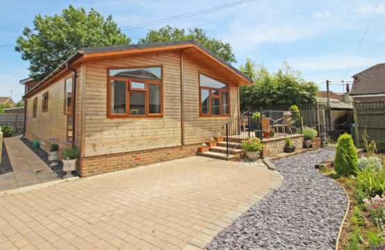 Tingdene Woodland Oak Lodge 44 x 22, Riverside Beeding